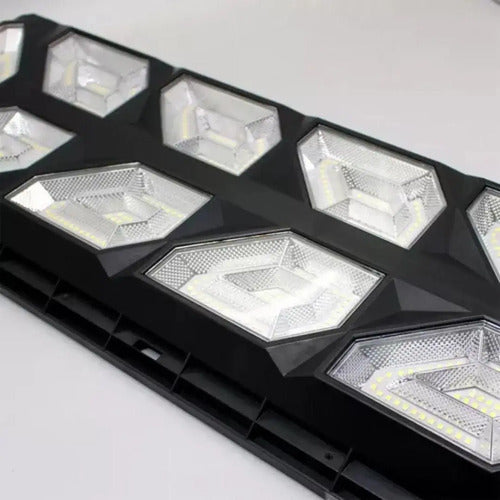 Foco Solar Led 900w Control Soporte Sensor Japón Blanco